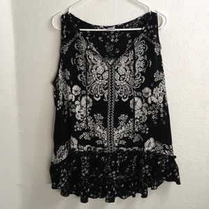 black and white Bila top